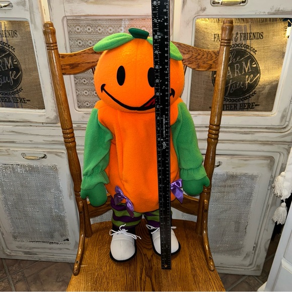 Handerson Handicraft 27" standing halloween Greet & Treat Friends tongue out - Picture 3 of 14